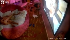 【萤石云摄像头】偷情女被暴力肛交 灌酒 操哭了19V，晚上吃夜宵时被强制按床上灌酒，大叫 哭了 截图14