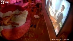 【萤石云摄像头】偷情女被暴力肛交 灌酒 操哭了19V，晚上吃夜宵时被强制按床上灌酒，大叫 哭了 截图16