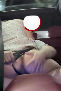 富二代车震公司秘书“你喜欢吃大鸡巴吗 喜欢吃火锅味的”从车上一直玩到床上 截图3