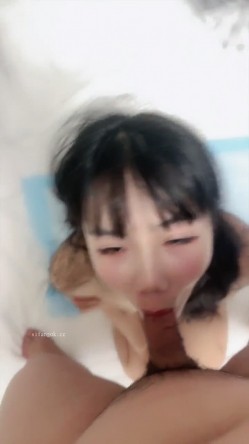新人 超级漂亮 校花带闺蜜4P【狂奔小白】个个都是美女身材超好超完美 帝王享受 极度淫乱 包射 截图2