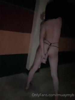 【你的淫荡姨妈】泰国轻熟人妻型巨乳网黄御姐「Muaymyb」露脸大尺度私拍 风骚露出男女通吃多穴满足 截图14