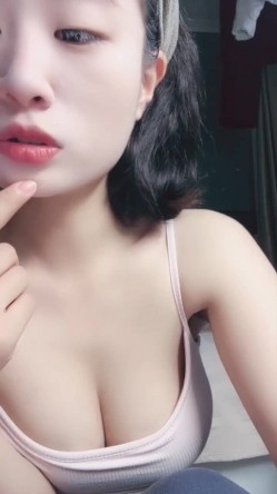 清纯单眼皮美少女【04月月曦】饱满美乳 圆圆翘臀 逼毛又黑又密很性感 主动扒逼看内穴 截图15