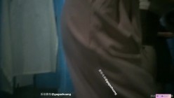 游泳馆内部员工偷拍 ️多位漂亮的小姐姐洗澡换衣服 截图1