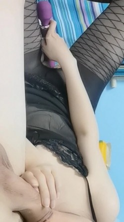 “啊~顶死了~插死我了”对话刺激，很能淫叫的极品人妻少妇【骚逼爱丽丝】性爱自拍，吞精无毛美臀无套各种输出白浆泛滥，撸管必备 截图3