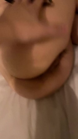 云盘高质露脸泄密，热恋小情侣日常露脸性爱自拍流出，SM车震花样多，年轻人会玩 截图1