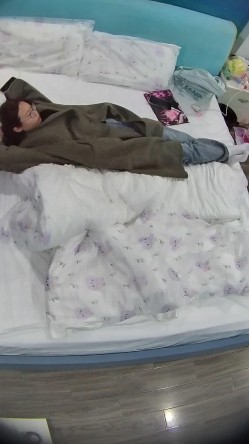 酒店高清偷拍眼镜御姐范眼镜白领姐姐下班幽会胖领导勤快的铺好床单洗香香后被操两次 截图5