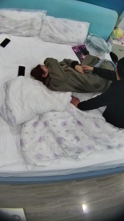 酒店高清偷拍眼镜御姐范眼镜白领姐姐下班幽会胖领导勤快的铺好床单洗香香后被操两次 截图10