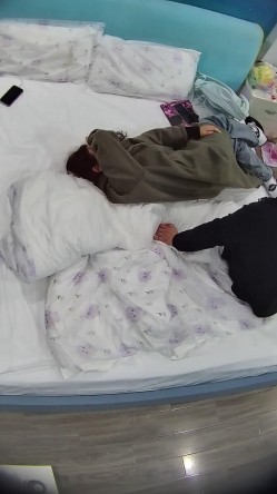 酒店高清偷拍眼镜御姐范眼镜白领姐姐下班幽会胖领导勤快的铺好床单洗香香后被操两次 截图11
