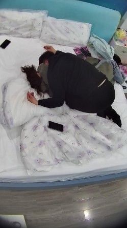酒店高清偷拍眼镜御姐范眼镜白领姐姐下班幽会胖领导勤快的铺好床单洗香香后被操两次 截图13