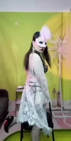 精品推荐 【快手】大奶骚妇熟女『星儿』露脸扒穴道具自慰诱惑福利 截图2