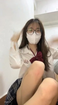 【少女和猫】学妹还贷偷偷播~!美乳长腿~自慰~流白浆 ~ 学妹很少上线，偷偷播都时间短，视频多 截图3