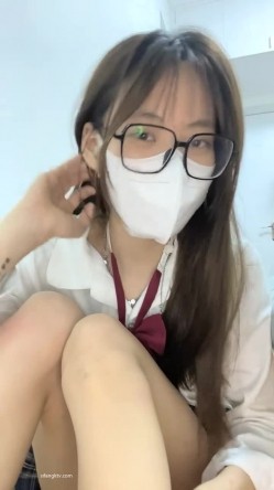【少女和猫】学妹还贷偷偷播~!美乳长腿~自慰~流白浆 ~ 学妹很少上线，偷偷播都时间短，视频多 截图6