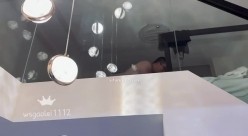 绿帽博主【大熊猫】，经常跟粉丝一起3P4P两女友，几个人一起开淫乱派对 截图4
