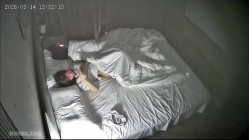 上帝视角  年轻情侣体力好激情高 就跟他妈电动小马达一样啪啪就是猛冲 完事来上一根事后烟 爽哉 截图8