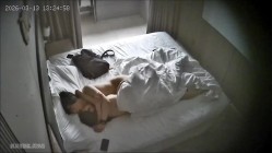 上帝视角  年轻情侣体力好激情高 就跟他妈电动小马达一样啪啪就是猛冲 完事来上一根事后烟 爽哉 截图12
