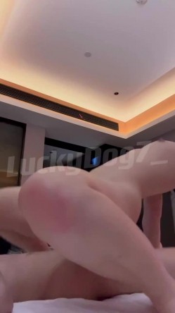 推特30万粉约炮大神【幸运儿】订阅私拍，巨乳蜂腰肥臀女人中的极品，各种交合淫乱 截图5