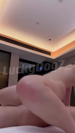推特30万粉约炮大神【幸运儿】订阅私拍，巨乳蜂腰肥臀女人中的极品，各种交合淫乱 截图15