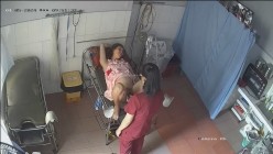 稀有黑客破解医院妇产科监控摄像头完美正面角度高清偷拍几个孕妇 最美年轻孕妇 阴蒂清晰可见 截图12