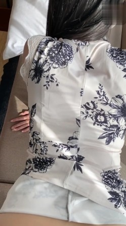 刚刚交的新女友、穿旗袍勾引我插出白浆，这身材，这鲍鱼，就问你羡不羡慕，渴不渴！ 截图5