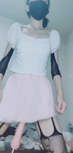 出道即巅峰新人露脸推特顶B王，人瘦奶大小魔女【蒂米】定制私拍，裸舞顶胯，道具紫薇无套啪啪内射 截图1
