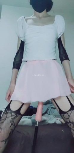 出道即巅峰新人露脸推特顶B王，人瘦奶大小魔女【蒂米】定制私拍，裸舞顶胯，道具紫薇无套啪啪内射 截图2