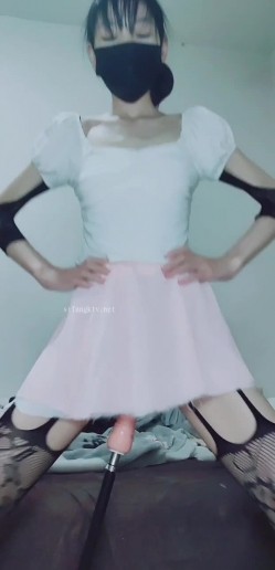 出道即巅峰新人露脸推特顶B王，人瘦奶大小魔女【蒂米】定制私拍，裸舞顶胯，道具紫薇无套啪啪内射 截图6
