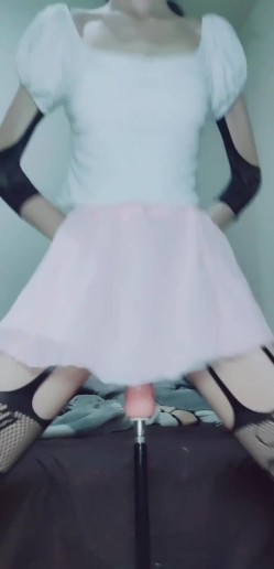 出道即巅峰新人露脸推特顶B王，人瘦奶大小魔女【蒂米】定制私拍，裸舞顶胯，道具紫薇无套啪啪内射 截图10