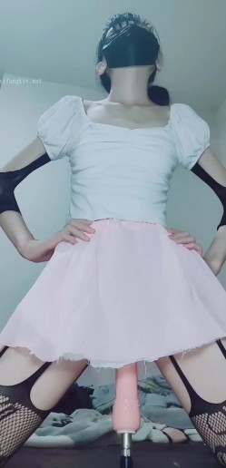 出道即巅峰新人露脸推特顶B王，人瘦奶大小魔女【蒂米】定制私拍，裸舞顶胯，道具紫薇无套啪啪内射 截图16