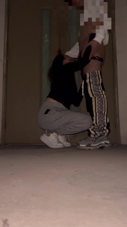 北京石景山第四位女主，被逼着喝尿，女主都哭了，口交达人上线，口活已经炉火纯青，大肉棒用力插进肥美的大屁股 截图11