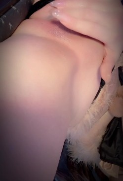 ️虎牙顶尤颜值天花板极品女神【温情兔】土豪万元定制，珍珠入穴游走掰穴，销魂裸舞 截图13