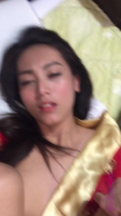 《台湾情侣泄密》台中美女从模特到房仲 ️出卖身体的那些日子 截图13