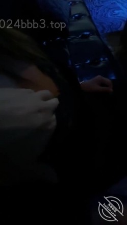 海角富姐少妇杀手野兽绅士陪离异少妇逛街，低胸裙高跟鞋，欲望上头拉到KTV就是爆操 截图2