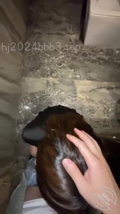 海角富姐少妇杀手野兽绅士陪离异少妇逛街，低胸裙高跟鞋，欲望上头拉到KTV就是爆操 截图9