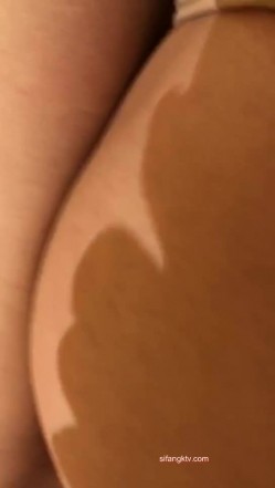 骚货中的天花板，抖音巨乳网红顾灵曦和土豪1V1视频 豪乳S型完美身材灵活舌头你能撑几秒 截图8