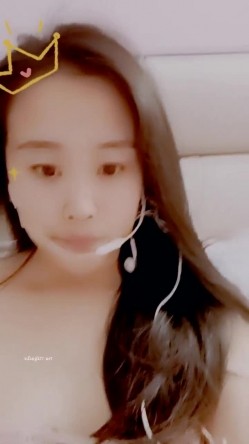 最美哺乳期宝妈【哺乳期】为了生活下海~直播挤乳汁!湿哒哒，小少妇颇有几分姿色 截图1