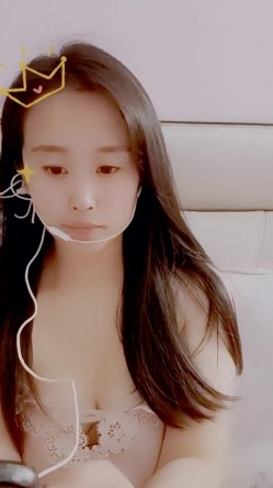 最美哺乳期宝妈【哺乳期】为了生活下海~直播挤乳汁!湿哒哒，小少妇颇有几分姿色 截图15