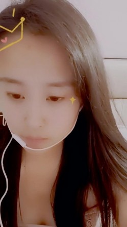 最美哺乳期宝妈【哺乳期】为了生活下海~直播挤乳汁!湿哒哒，小少妇颇有几分姿色 截图16