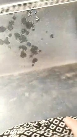 户外跳蛋系列，【你的悠悠】，公交车上高潮喷水~满地湿~偷解开外套狂柔乳头~忍不住还喷马路上 截图8