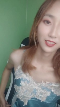 玉女掌门人露脸颜值不错，睡衣黑丝诱惑，跟狼友互动撩骚，慢慢脱光逼逼里塞着跳蛋抽插特写展示，精彩不断 截图11