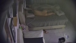 酒店偷拍反差婊气质妹子刚进入酒店就褪下裙子迫不及待等待男友的大屌插入 截图11