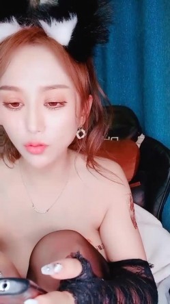 东北可爱高颜值女神，极品好身材，道具自慰，和狼友们聊聊性的那些事 截图15