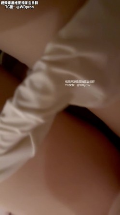 眼镜反差女大学生，被男友偷拍实录，妹子穿着性感的JK制服和连衣裙被男友无情爆操，表情真的太丰富了 截图10