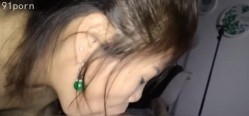 小伙约炮隔壁家的熟女阿姨 一边打电话给她老公 一边操着她 截图4