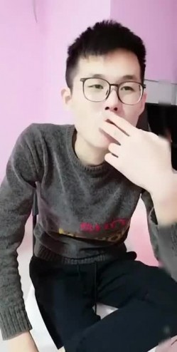 实力男神主播小磊哥和老铁约炮淫骚少妇到酒店开房3P大战 截图1