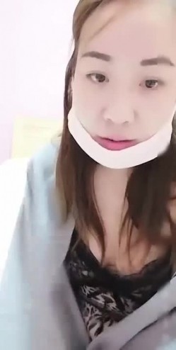 实力男神主播小磊哥和老铁约炮淫骚少妇到酒店开房3P大战 截图3