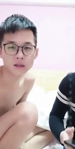 实力男神主播小磊哥和老铁约炮淫骚少妇到酒店开房3P大战 截图10