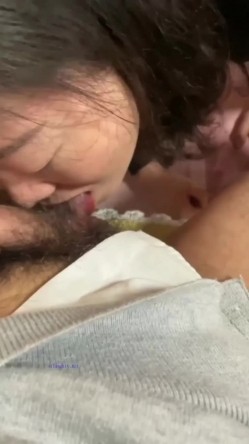 超顶反差婊少妇公务员美熟女【蓝阿姨】厚厚的红唇显得无比性感，口交舌功了得 截图7