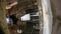 大神潜入高档夜店女厕 ️全景偷拍众多的大长腿黑丝小姐姐各种极品鲍鱼 截图8