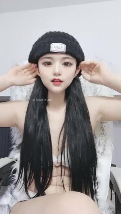 男人的梦中情人，101%恋爱女神【美妍】绿播下海收费房~强烈推荐，逼逼绝美，很赞 截图12