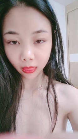 大过年了，也不忘记赚外快，卧室中和娇小老婆口交打飞机，玩穴啪啪后入女上位摇起来 截图6
